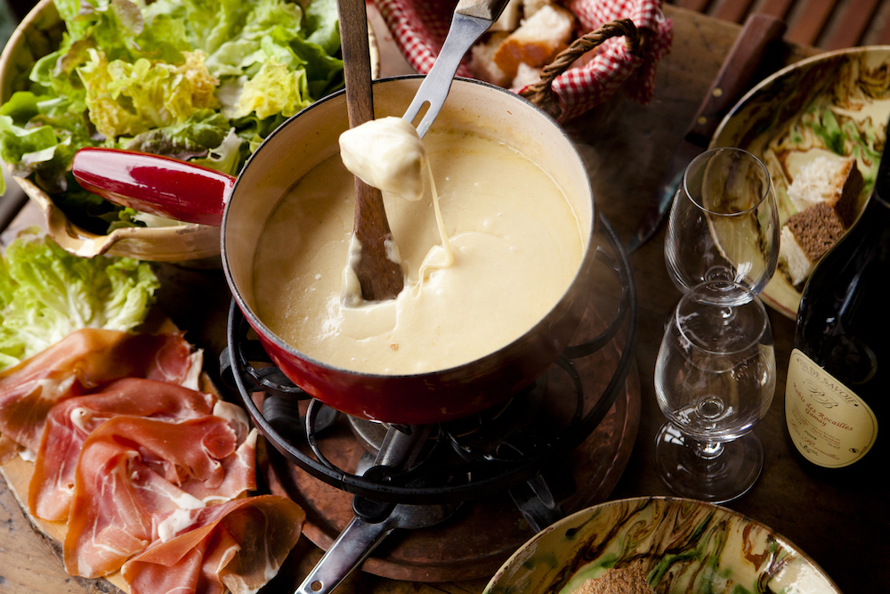Visiter Annecy : spécialité culinaire, fondue savoyarde