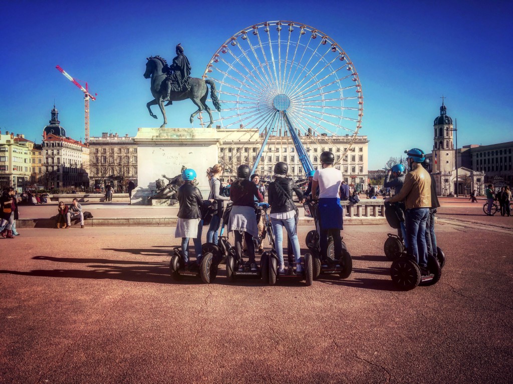 visitez-lyon-place-bellecour