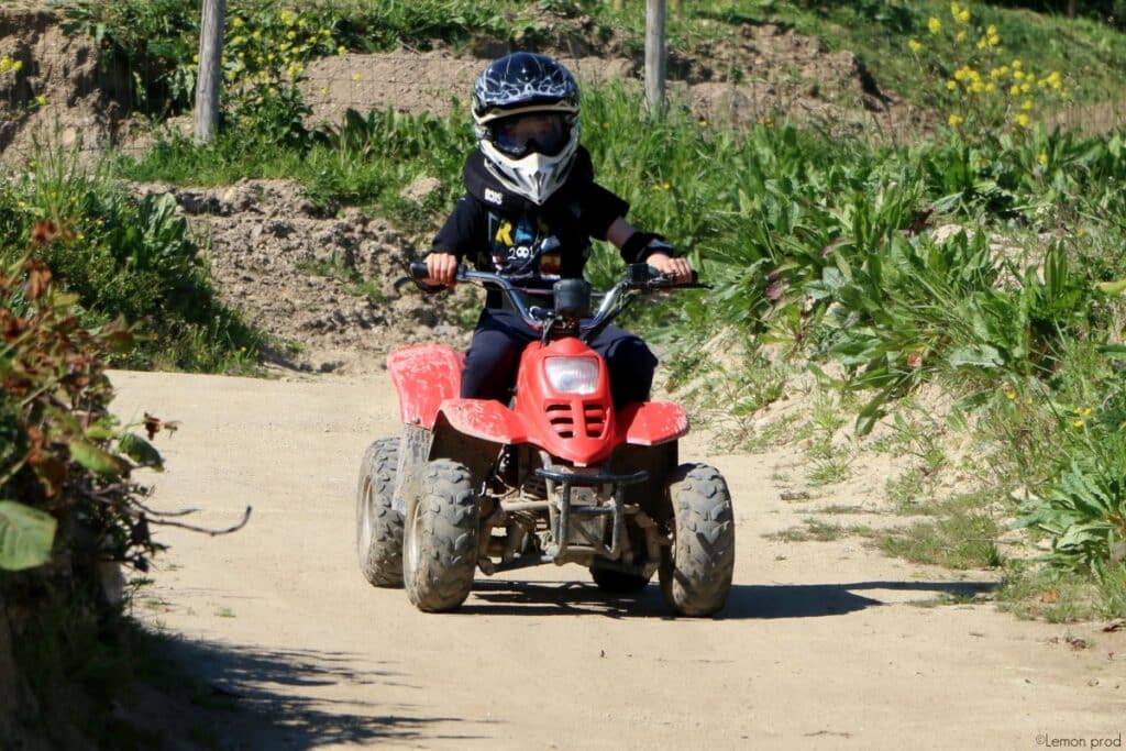 Parc de loisirs en Bretagne : le 1er parc pour engins électriques ! Quad junior rouge gyroparc