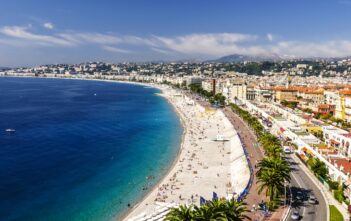 Vue panoramique sur la Baie des Anges à Nice