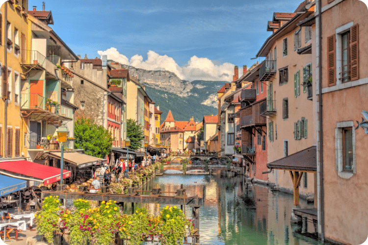 Visiter Annecy l'été sans voiture : tous les bons plans