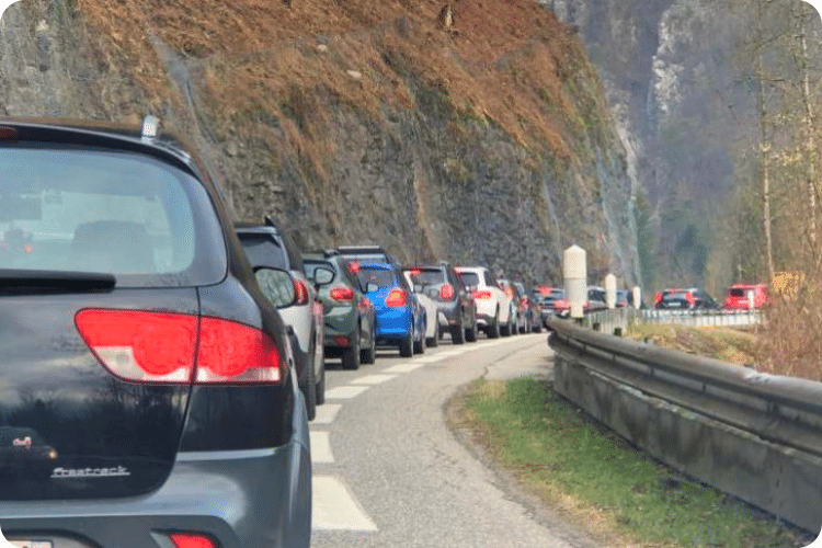 Visiter Annecy l'été sans voiture : éviter les bouchons