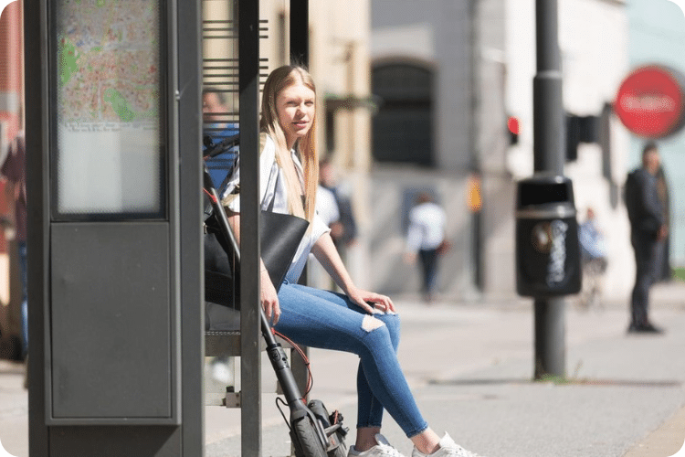 Visiter Annecy l'été sans voiture : combiner mobilité douce et bus